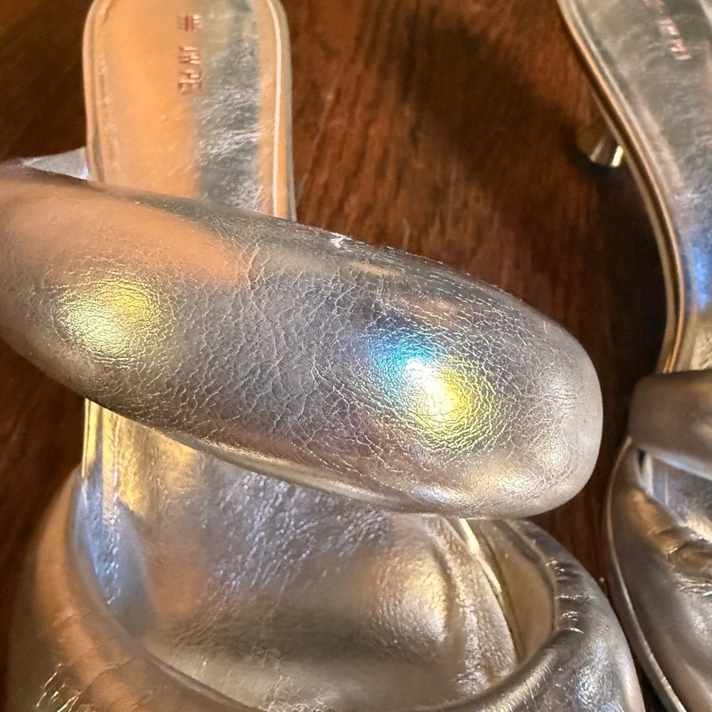 Sara Mule in metallic silver - Picture 9 of 14